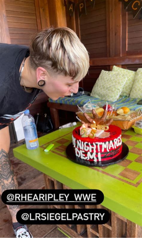 Photos: Rhea Ripley Celebrates 25th Birthday In。